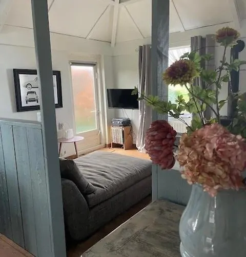 De Garage Bed & Breakfast Hank