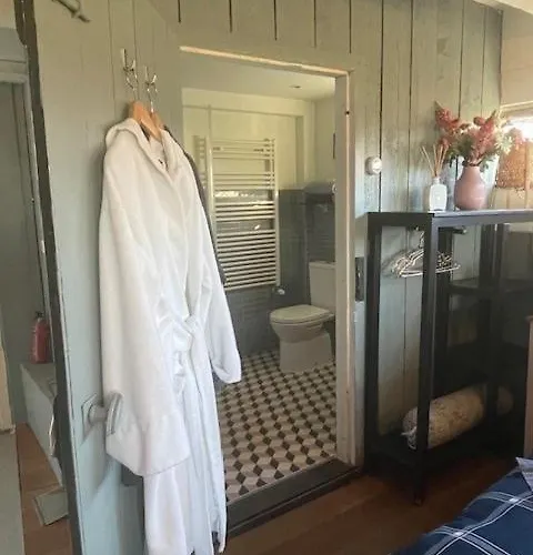 De Garage Bed & Breakfast